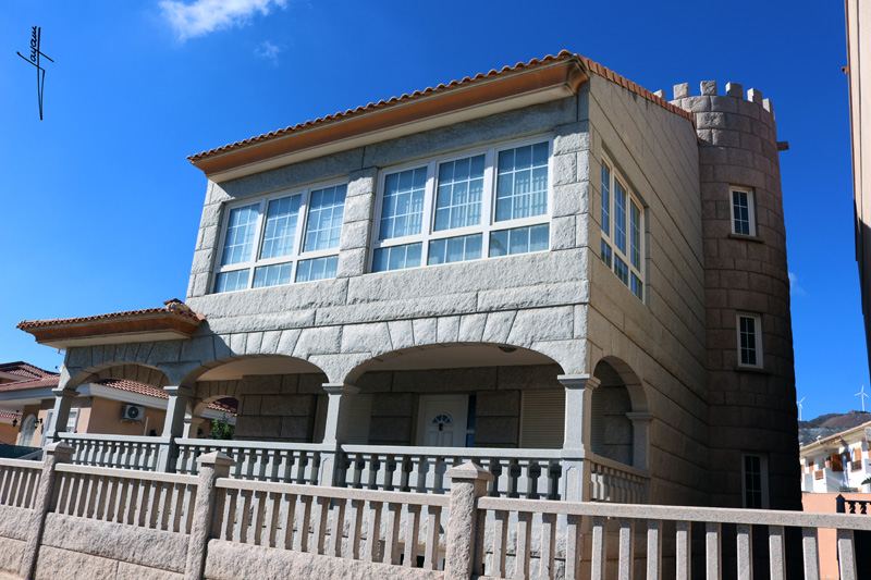 Vivienda construida en granito ibérico en Murcia
