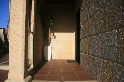 Vivienda construida con piedra país (13)