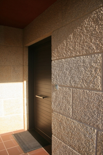 Vivienda construida con piedra país (14)