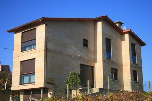 Vivienda construida con piedra país (2)