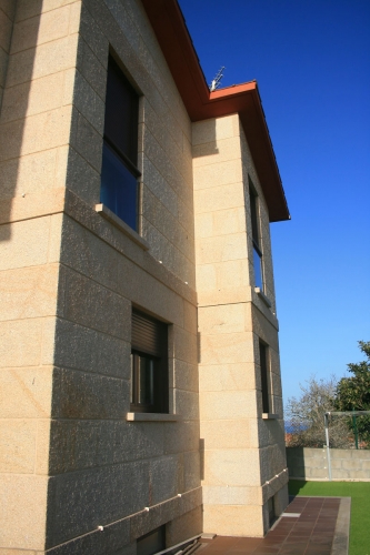 Vivienda construida con piedra país (5)