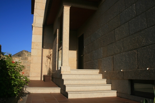 Vivienda construida con piedra país (7)
