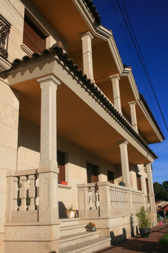Vivienda construida con piedra país (9)